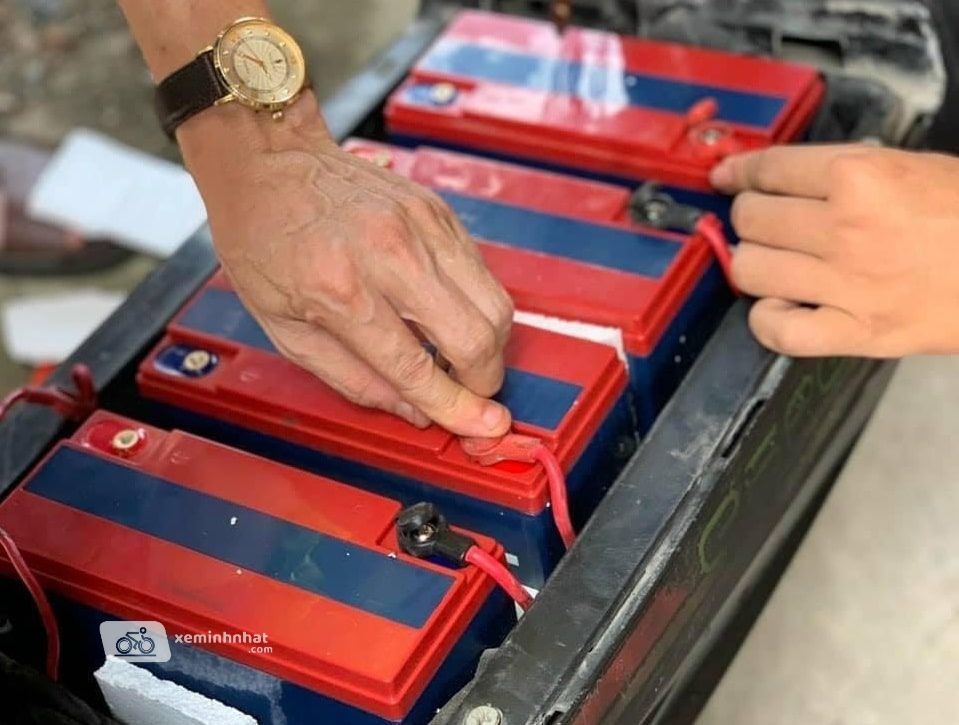 gọi nhân viên đến tận nhà thay bình acquy xe điện