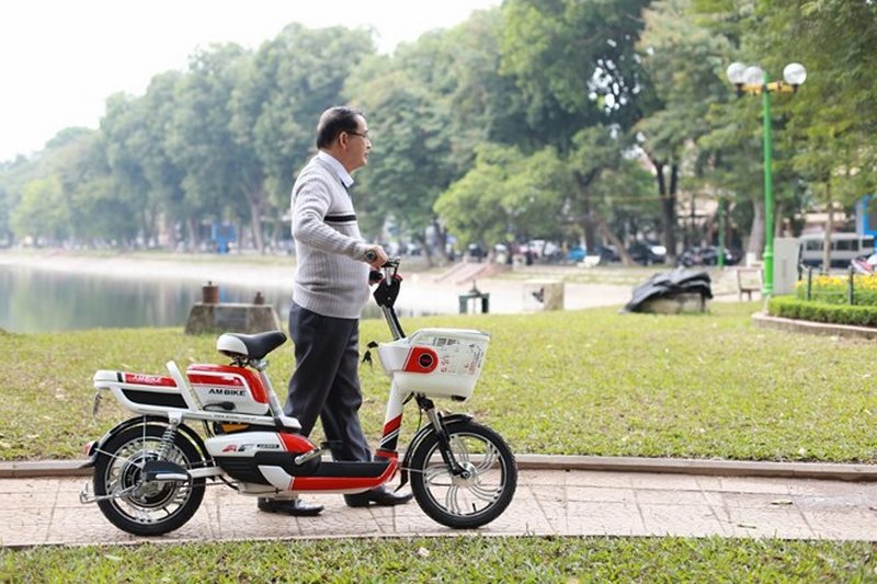 Khi mua xe đạp điện cho người cao tuổi cần đảm bảo tính an toàn