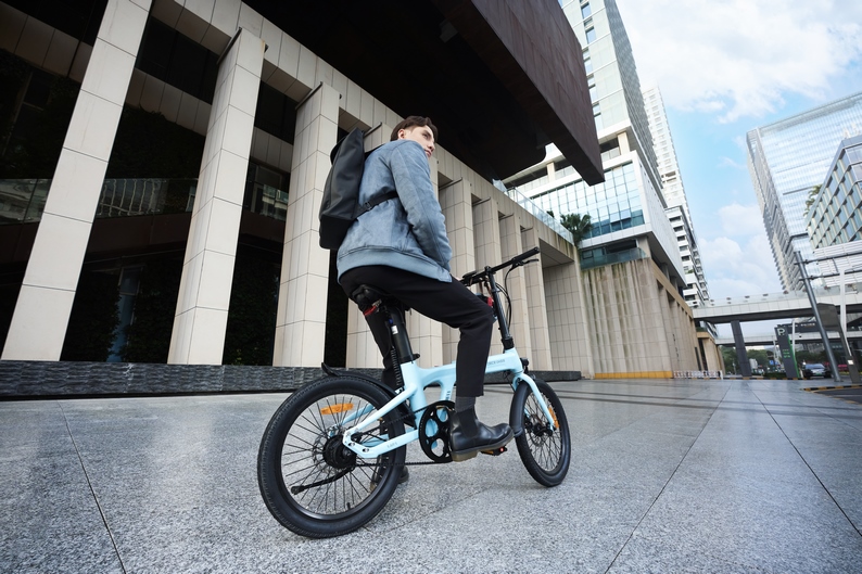 Ai đó muốn biết xe đạp điện trợ lực phù hợp với ai thì có thể thấy nó rất phù hợp với cả học sinh, sinh viên