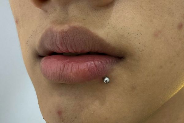 Ảnh nam xỏ khuyên cá tính