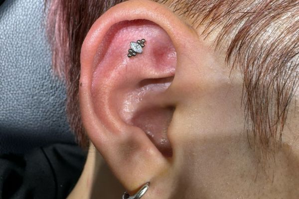 Ảnh nam xỏ khuyên cá tính