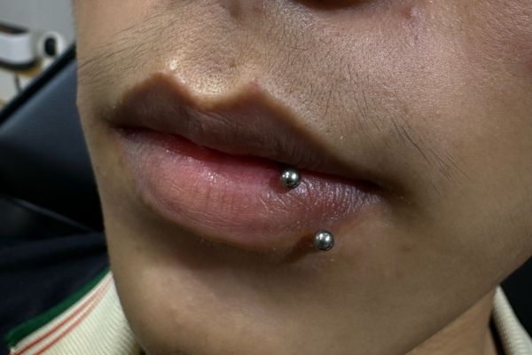 Ảnh nam xỏ khuyên cá tính