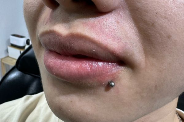 Ảnh nam xỏ khuyên cá tính