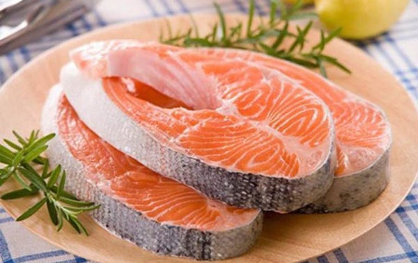 Bạn nên ăn gì để nhanh lành vết xỏ khuyên? thịt cá