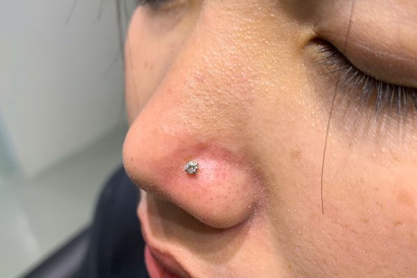 Ảnh bạn nữ xỏ cánh mũi và môi mới nhất tại TinyBox - 4/2024