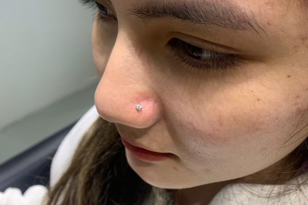 Ảnh bạn nữ xỏ cánh mũi và môi mới nhất tại TinyBox - 4/2024