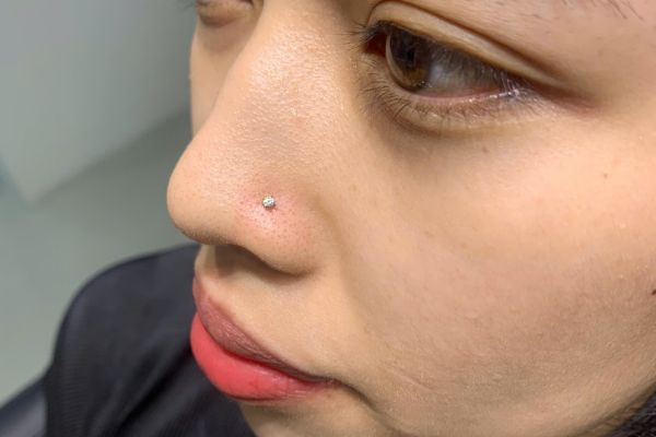 Ảnh bạn nữ xỏ cánh mũi và môi mới nhất tại TinyBox - 4/2024