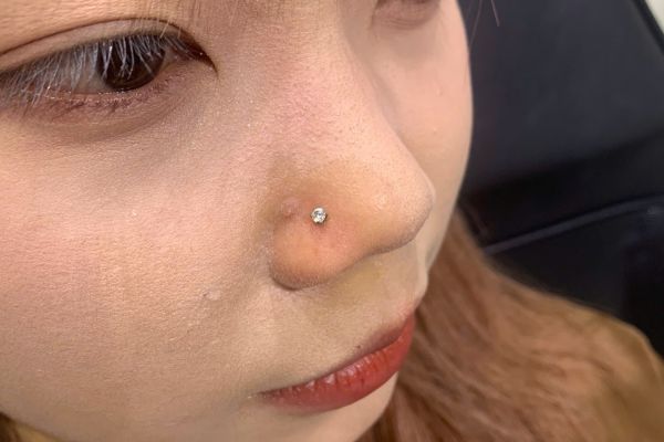 Ảnh bạn nữ xỏ cánh mũi và môi mới nhất tại TinyBox - 4/2024