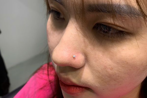 Ảnh bạn nữ xỏ cánh mũi và môi mới nhất tại TinyBox - 4/2024