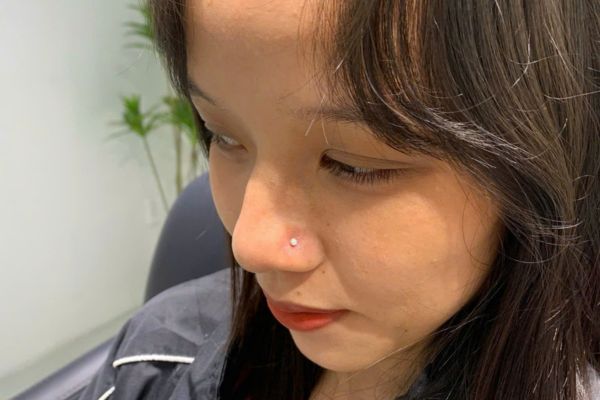 Ảnh bạn nữ xỏ cánh mũi và môi mới nhất tại TinyBox - 4/2024