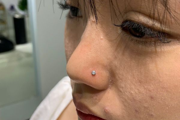 Ảnh bạn nữ xỏ cánh mũi và môi mới nhất tại TinyBox - 4/2024