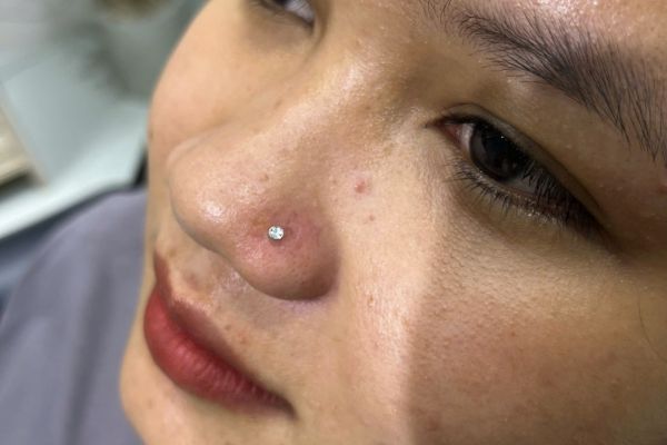 Ảnh bạn nữ xỏ cánh mũi và môi mới nhất tại TinyBox - 4/2024