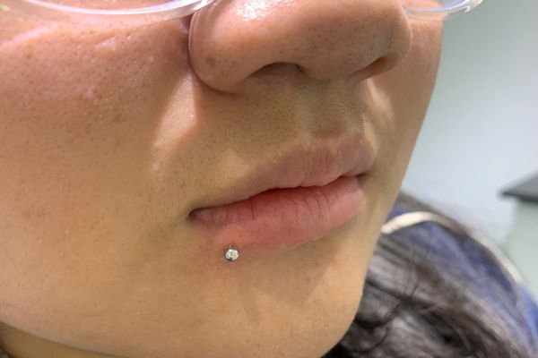 Ảnh bạn nữ xỏ cánh mũi và môi mới nhất tại TinyBox - 4/2024