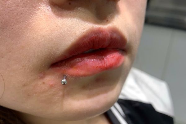 Ảnh bạn nữ xỏ cánh mũi và môi mới nhất tại TinyBox - 4/2024