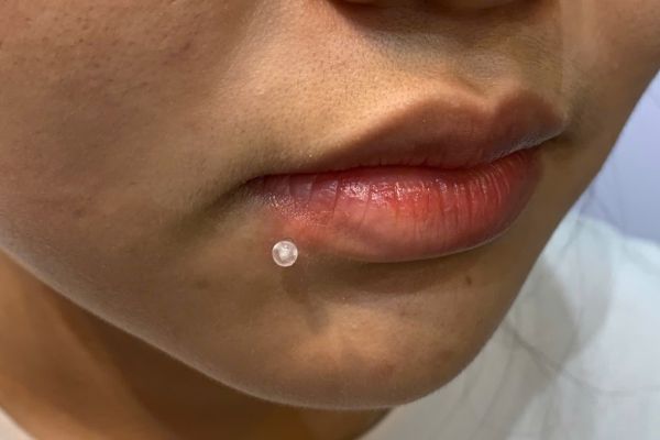 Ảnh bạn nữ xỏ cánh mũi và môi mới nhất tại TinyBox - 4/2024