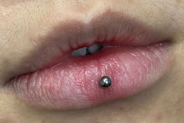 Ảnh bạn nữ xỏ cánh mũi và môi mới nhất tại TinyBox - 4/2024