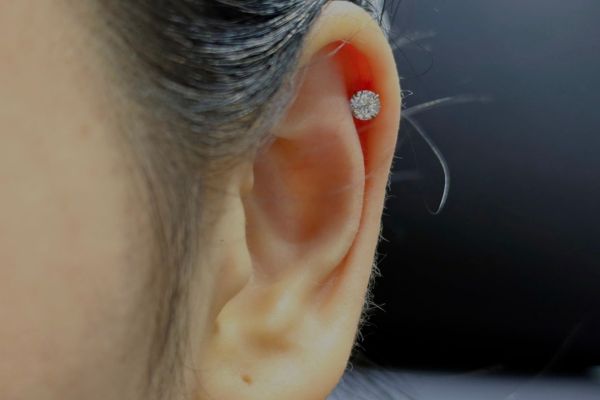 Ảnh các bạn nữ xỏ sụn tại TinyBox - 11/2024