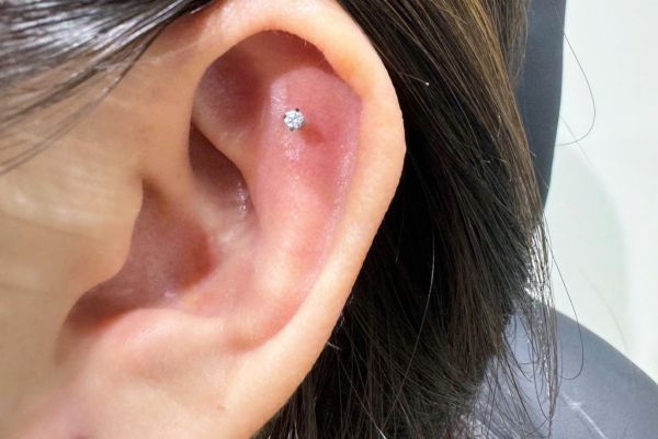 Ảnh các bạn nữ xỏ sụn tại TinyBox - 11/2024