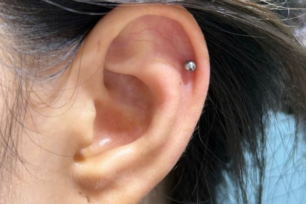 Ảnh các bạn nữ xỏ sụn tại TinyBox - 11/2024