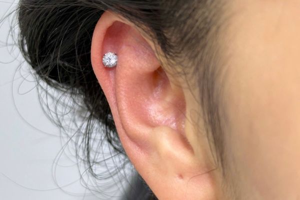 Ảnh các bạn nữ xỏ sụn tại TinyBox - 11/2024