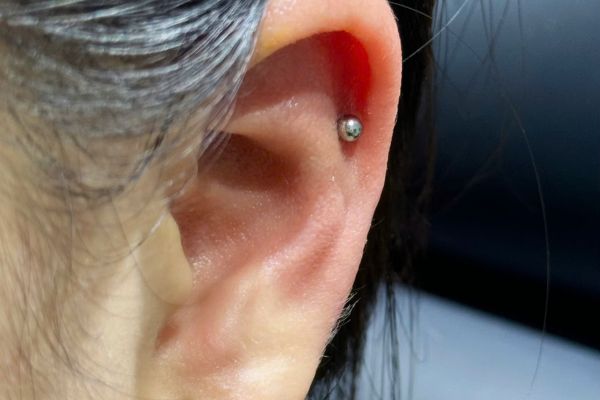 Ảnh các bạn nữ xỏ sụn tại TinyBox - 11/2024