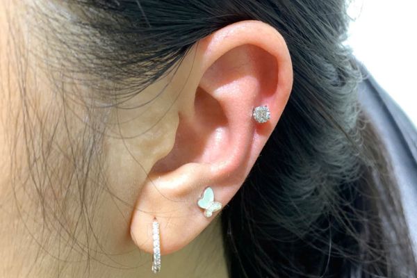 Ảnh các bạn nữ xỏ sụn tại TinyBox - 11/2024