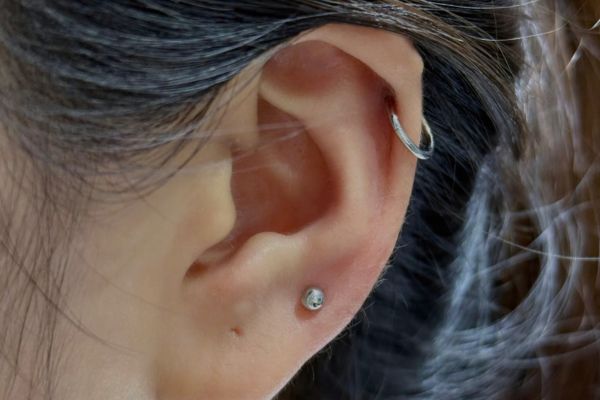 Ảnh các bạn nữ xỏ sụn tại TinyBox - 11/2024