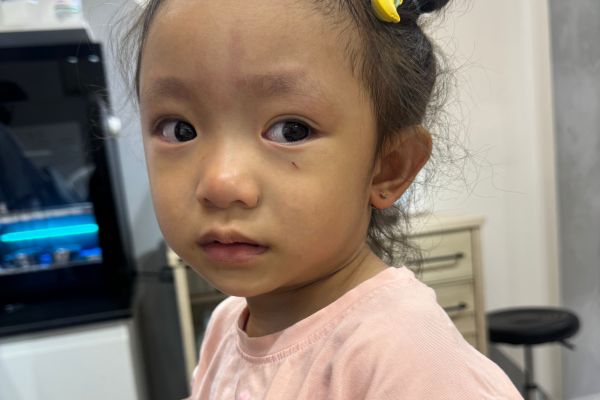 Ảnh em bé xỏ khuyên tai mới nhất 3/2024 tại TinyBox