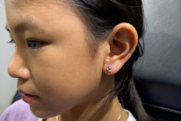 Ảnh em bé xỏ khuyên tai mới nhất 3/2024 tại TinyBox