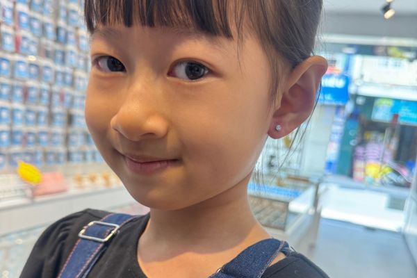 Ảnh em bé xỏ khuyên tai mới nhất 3/2024 tại TinyBox