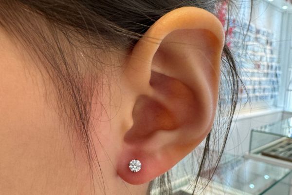 Ảnh em bé xỏ khuyên tai mới nhất 3/2024 tại TinyBox