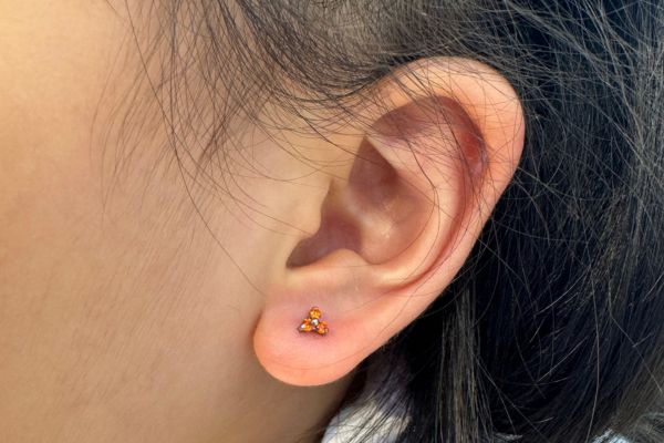 Ảnh em bé xỏ khuyên tai mới nhất 3/2024 tại TinyBox