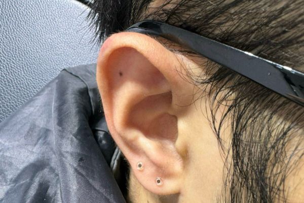 Bộ sưu tập ảnh nam xỏ khuyên tai đẹp - 5/2024