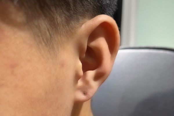 Bộ sưu tập ảnh nam xỏ khuyên tai đẹp - 5/2024