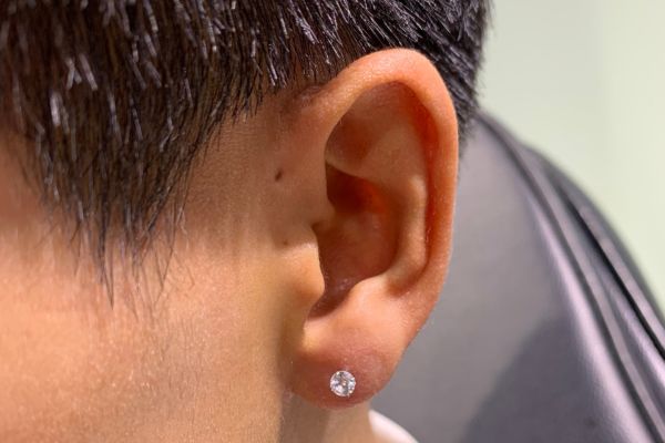 Bộ sưu tập ảnh nam xỏ khuyên tai đẹp - 5/2024