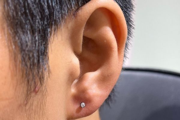 Bộ sưu tập ảnh nam xỏ khuyên tai đẹp - 5/2024