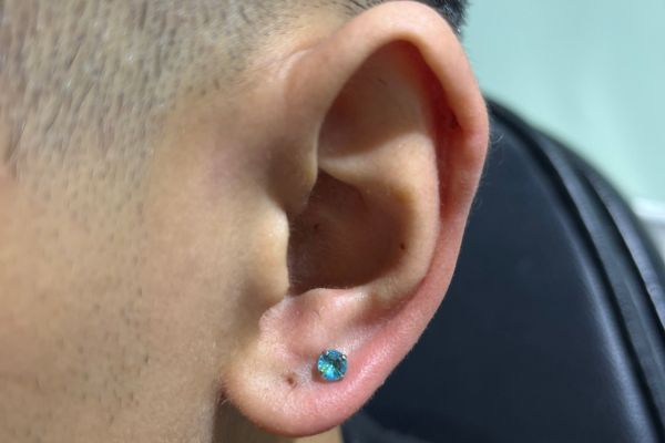 Bộ sưu tập ảnh nam xỏ khuyên tai đẹp - 5/2024