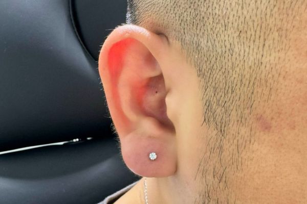 Bộ sưu tập ảnh nam xỏ khuyên tai đẹp - 5/2024