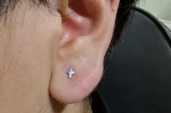 Ảnh nam xỏ thịt tai - Vị trí được ưa chuộng nhất 1/2024