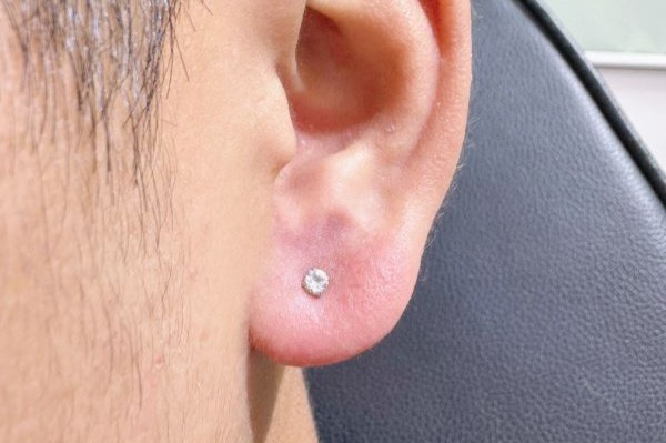 Ảnh nam xỏ thịt tai - Vị trí được ưa chuộng nhất 1/2024