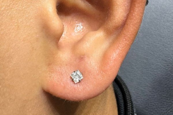 Ảnh nam xỏ thịt tai - Vị trí được ưa chuộng nhất 1/2024