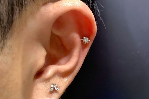 Ảnh xỏ Helix của các bạn nam và nữ tại TinyBox - 11/2024