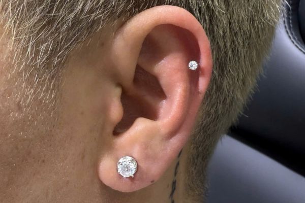 Ảnh xỏ Helix của các bạn nam và nữ tại TinyBox - 11/2024