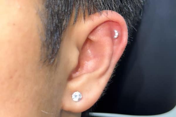 Ảnh xỏ Helix của các bạn nam và nữ tại TinyBox - 11/2024