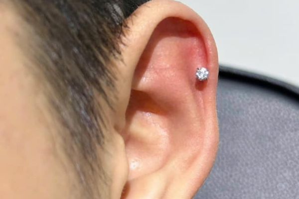 Ảnh xỏ Helix của các bạn nam và nữ tại TinyBox - 11/2024