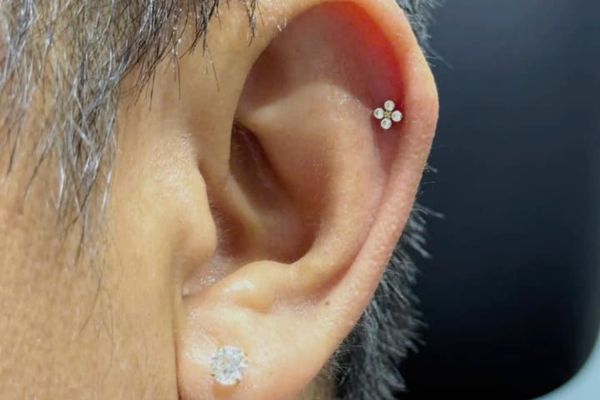 Ảnh xỏ Helix của các bạn nam và nữ tại TinyBox - 11/2024