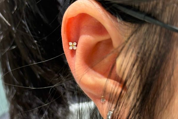 Ảnh xỏ Helix của các bạn nam và nữ tại TinyBox - 11/2024