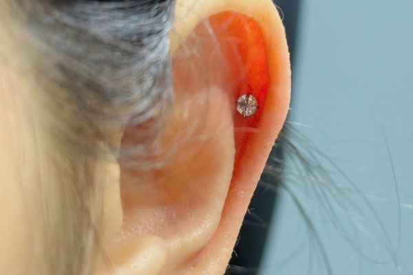 Ảnh xỏ Helix của các bạn nam và nữ tại TinyBox - 11/2024