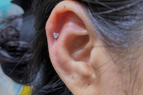 Ảnh xỏ Helix của các bạn nam và nữ tại TinyBox - 11/2024