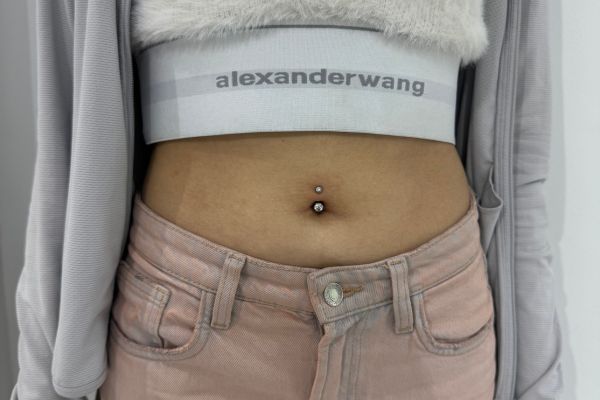 Ảnh xỏ khuyên rốn đẹp mới nhất 4/2024 tại cửa hàng TinyBox